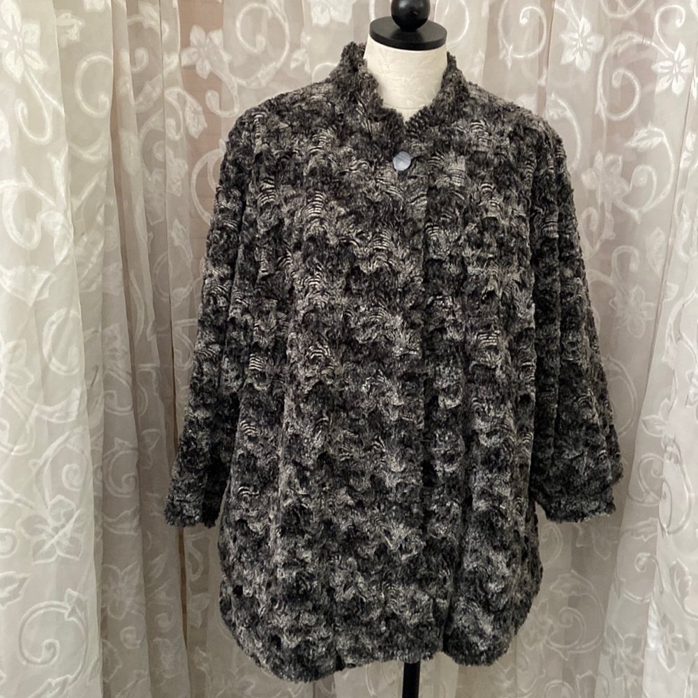 EUC Alfred Dunner jacket. Faux fur blk/grey/white Sz: 22W